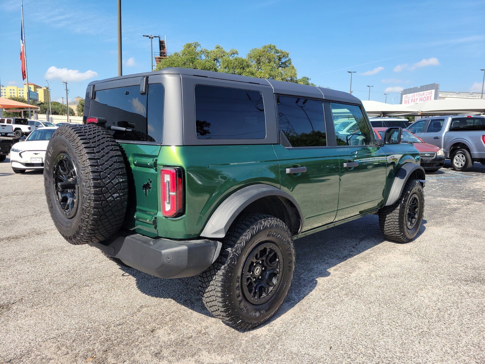 Certified 2023 Ford Bronco Wildtrak image 3