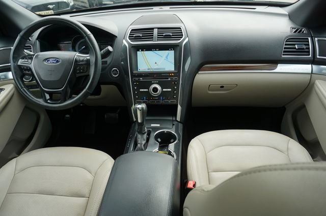 Certified 2018 Ford Explorer Limited FWD image 6
