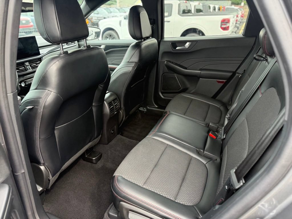Certified 2023 Ford Escape ST-Line Elite AWD/4WD image 18