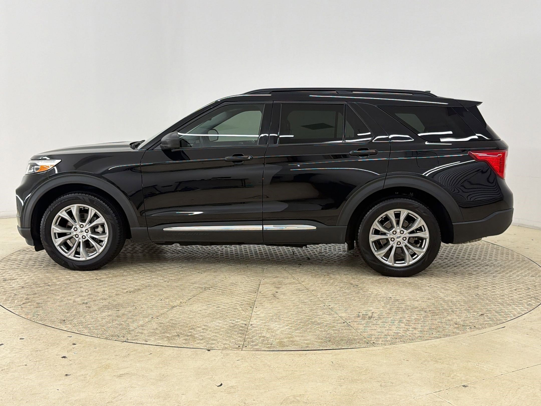 Certified 2023 Ford Explorer XLT w/ Equipment Group 202A RWD video 2