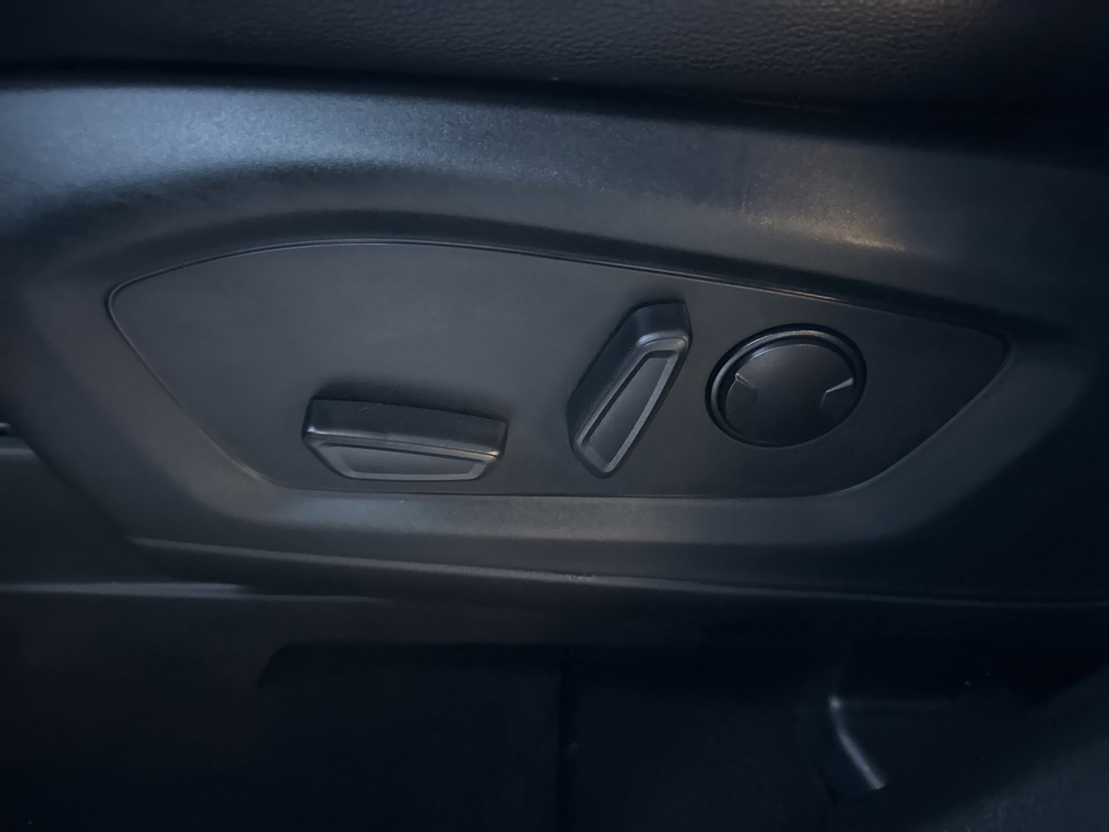 Certified 2024 Ford Explorer Limited w/ Limited Technology Package image 29