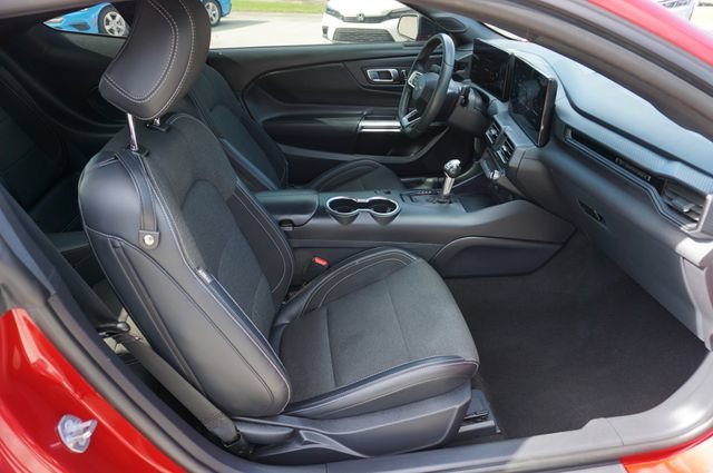Certified 2024 Ford Mustang Coupe RWD image 3