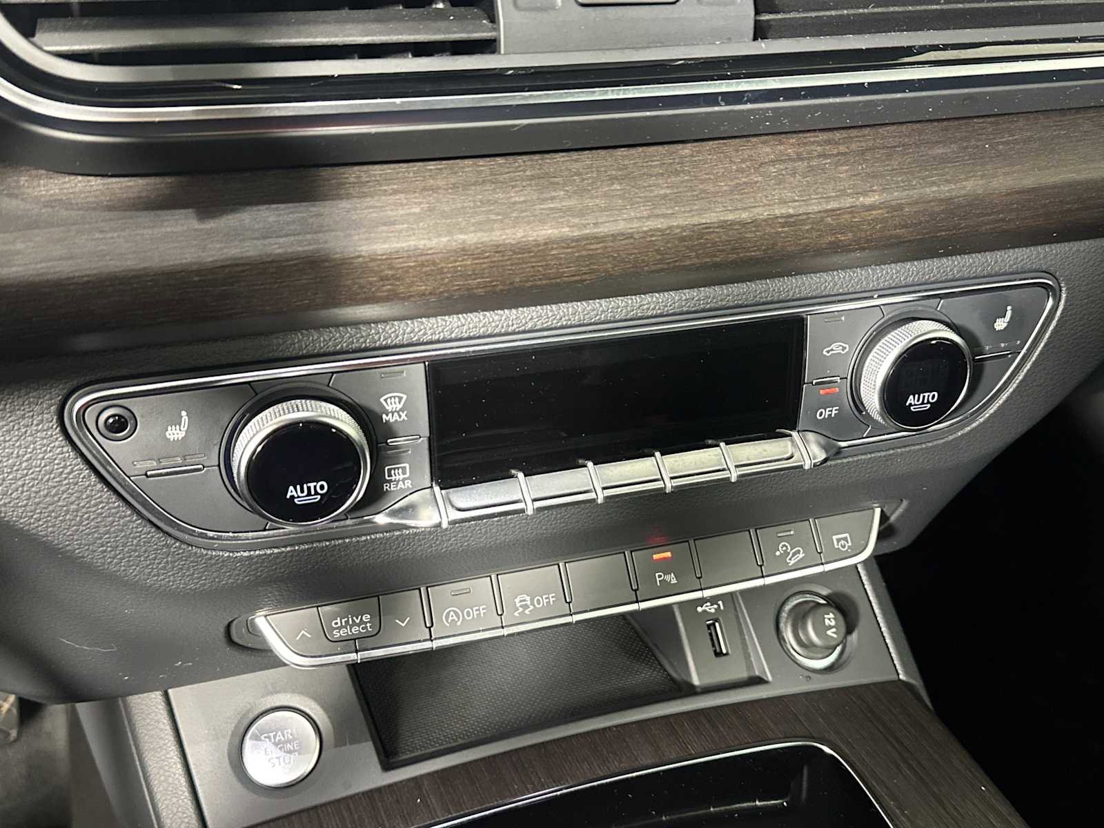 Used 2023 Audi Q5 2.0T Premium w/ Convenience Package image 24