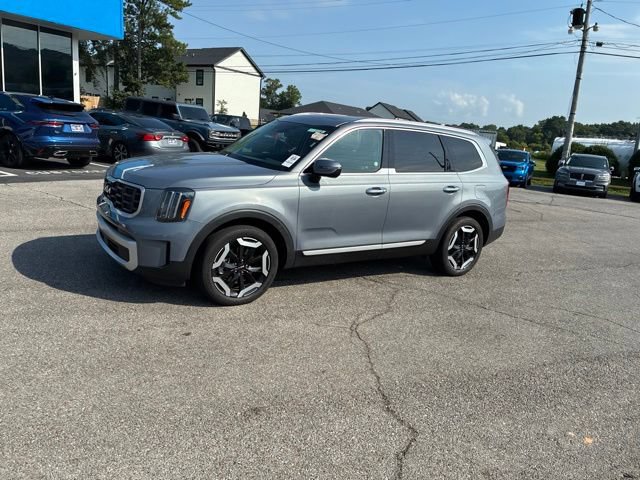 Used 2025 Kia Telluride S FWD image 13