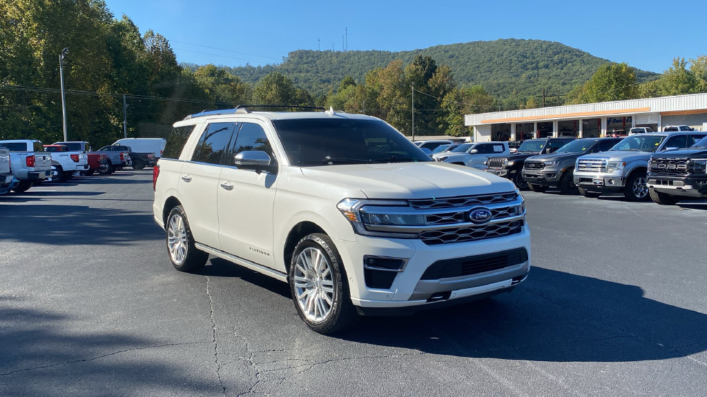 Certified 2024 Ford Expedition Platinum AWD/4WD image 3