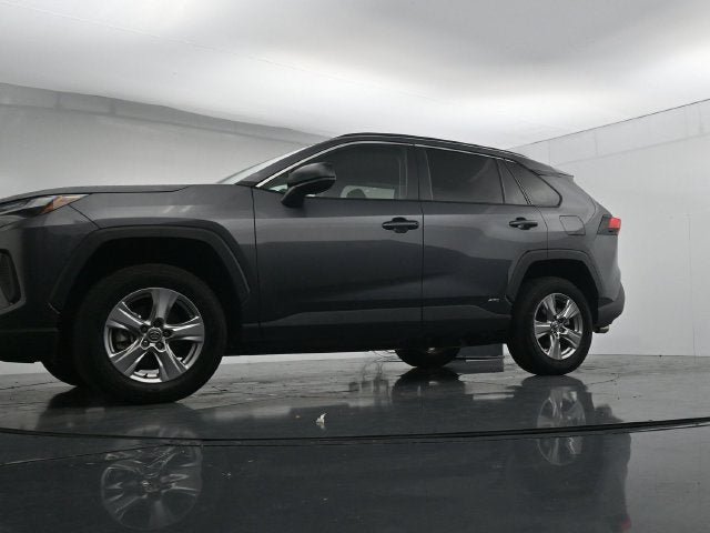 Used 2025 Toyota RAV4 LE AWD/4WD image 34