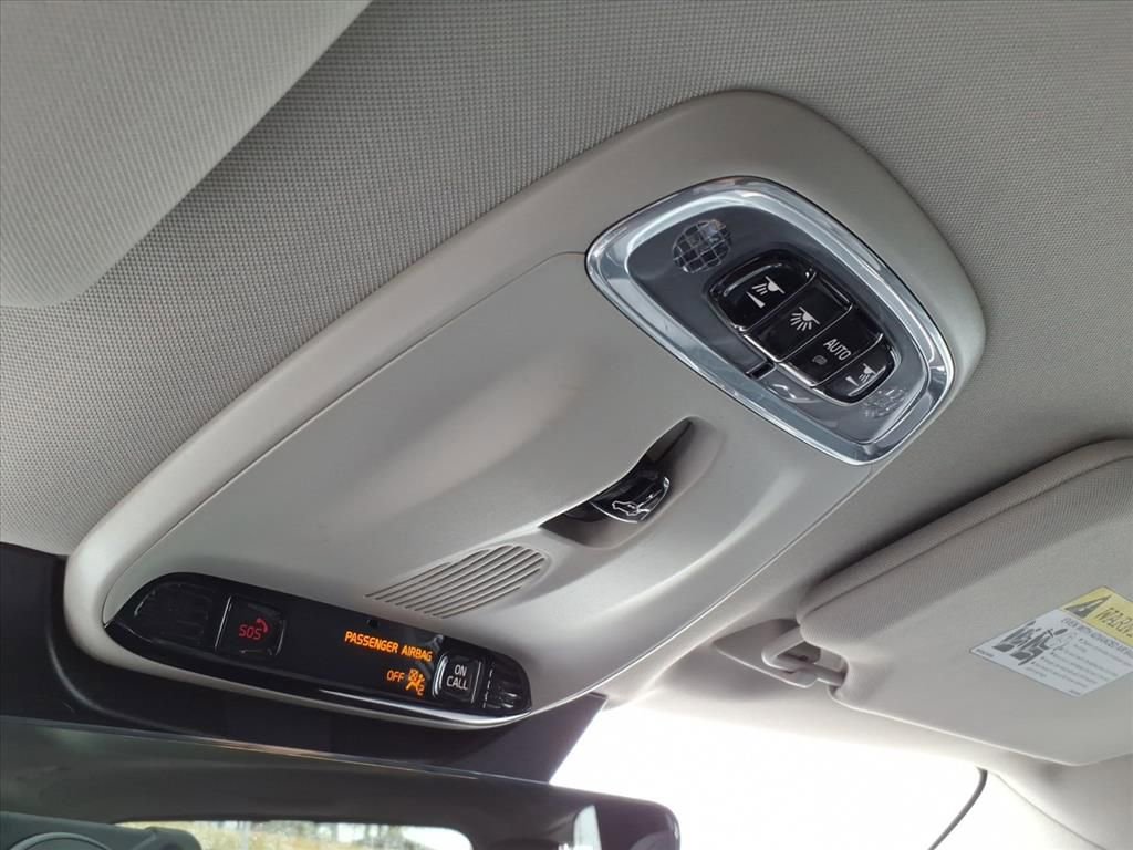 Used 2017 Volvo XC90 T6 Momentum w/ Vision Package image 25