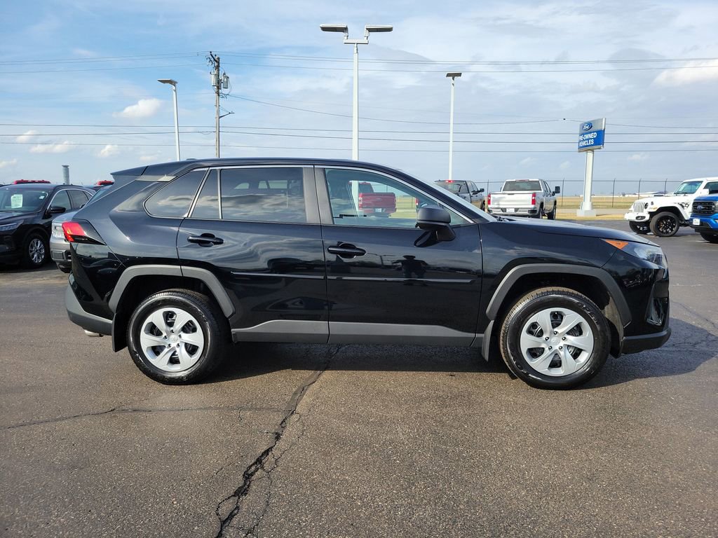 Used 2022 Toyota RAV4 LE image 3