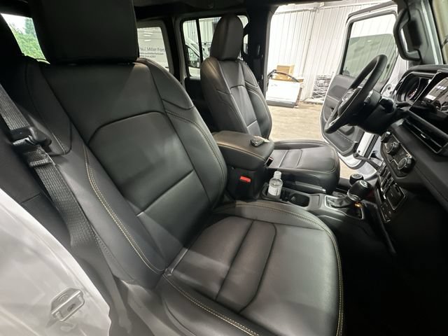 Used 2025 Jeep Wrangler Unlimited Sahara AWD/4WD image 32