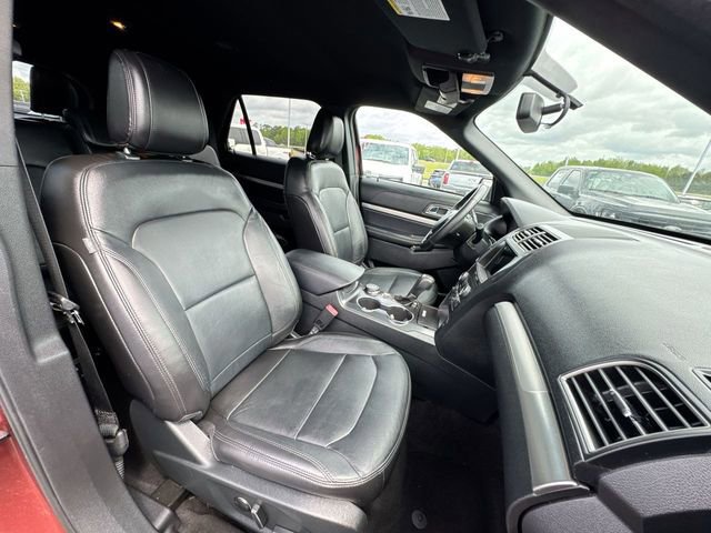 Certified 2018 Ford Explorer XLT w/ Equipment Group 202A AWD/4WD image 27