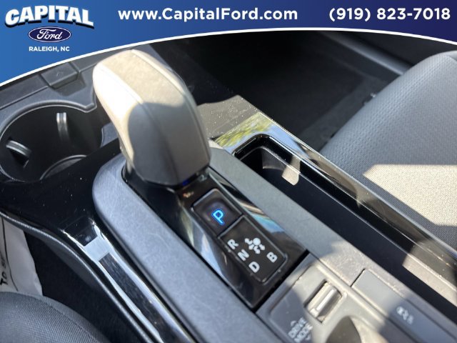 Used 2025 Toyota Prius LE FWD image 30