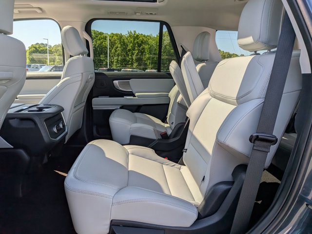 Certified 2025 Ford Expedition Platinum w/ Driver's Package AWD/4WD image 29