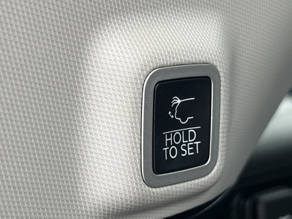 Used 2022 Jeep Grand Cherokee Laredo w/ Luxury Tech Group I image 31