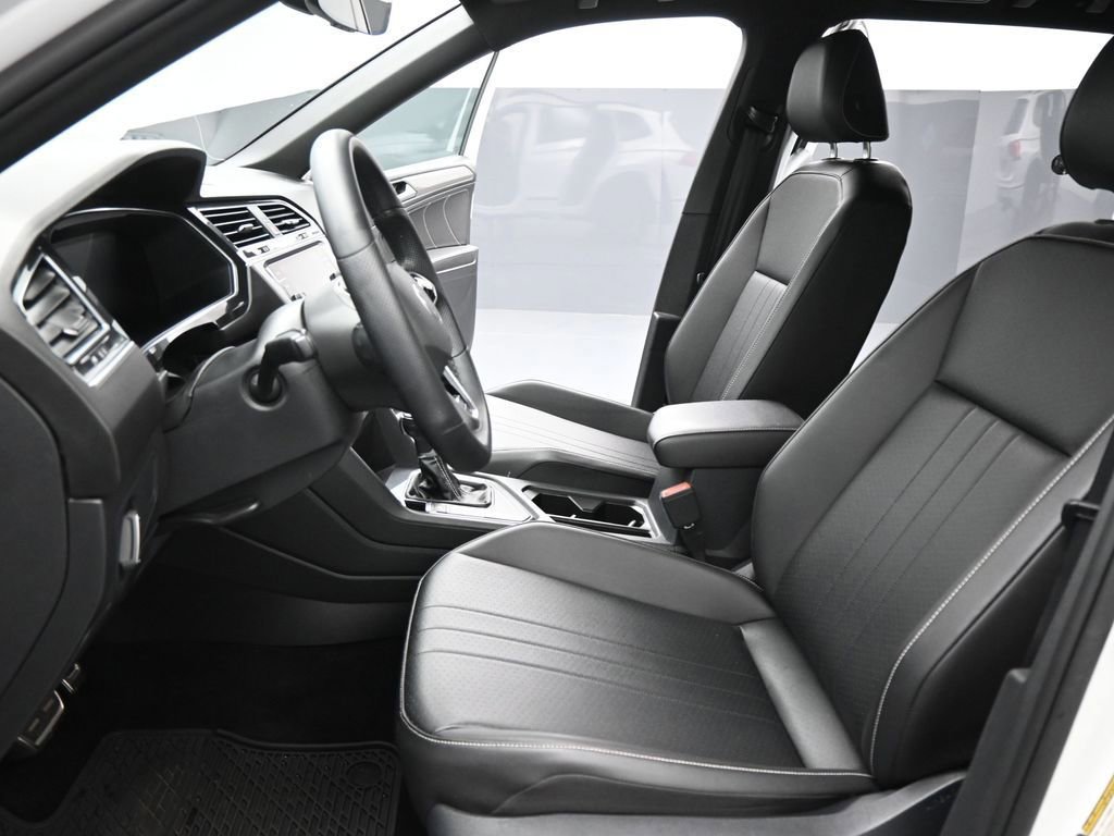 Used 2022 Volkswagen Tiguan SE R-Line image 37
