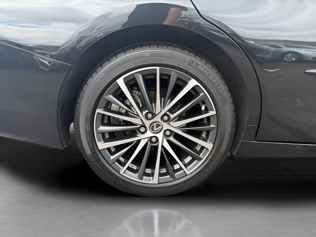 Used 2025 Lexus ES 300h w/ Premium Package FWD image 29