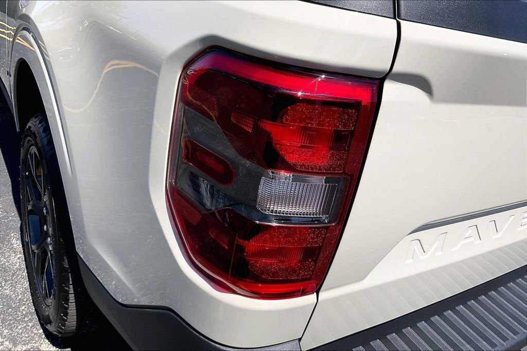 Certified 2025 Ford Maverick XLT w/ Black Appearance Package AWD/4WD image 27