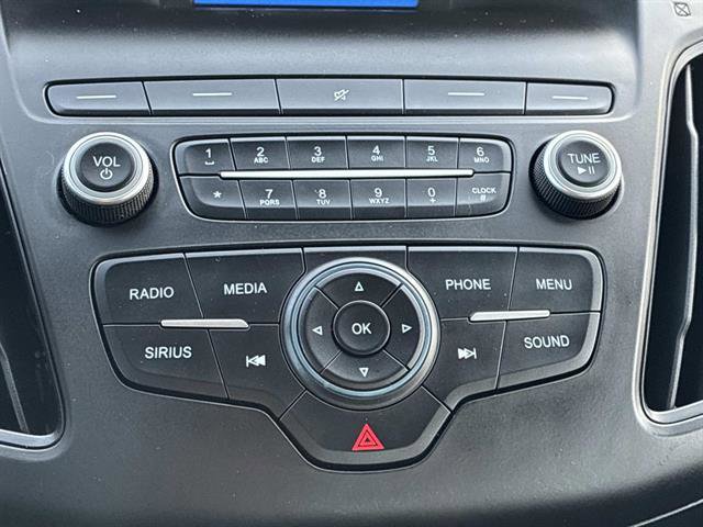 Certified 2018 Ford Focus SE w/ SE Appearance Package image 29