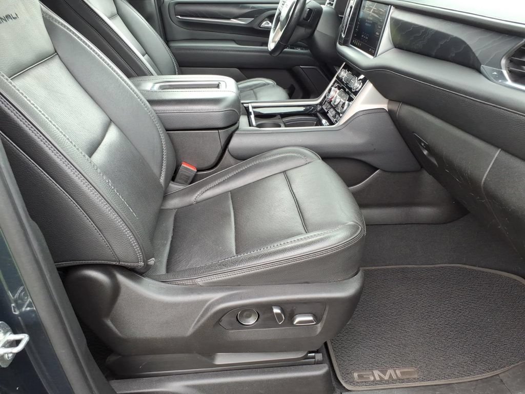 Used 2021 GMC Yukon Denali w/ Denali Ultimate Package AWD/4WD image 8