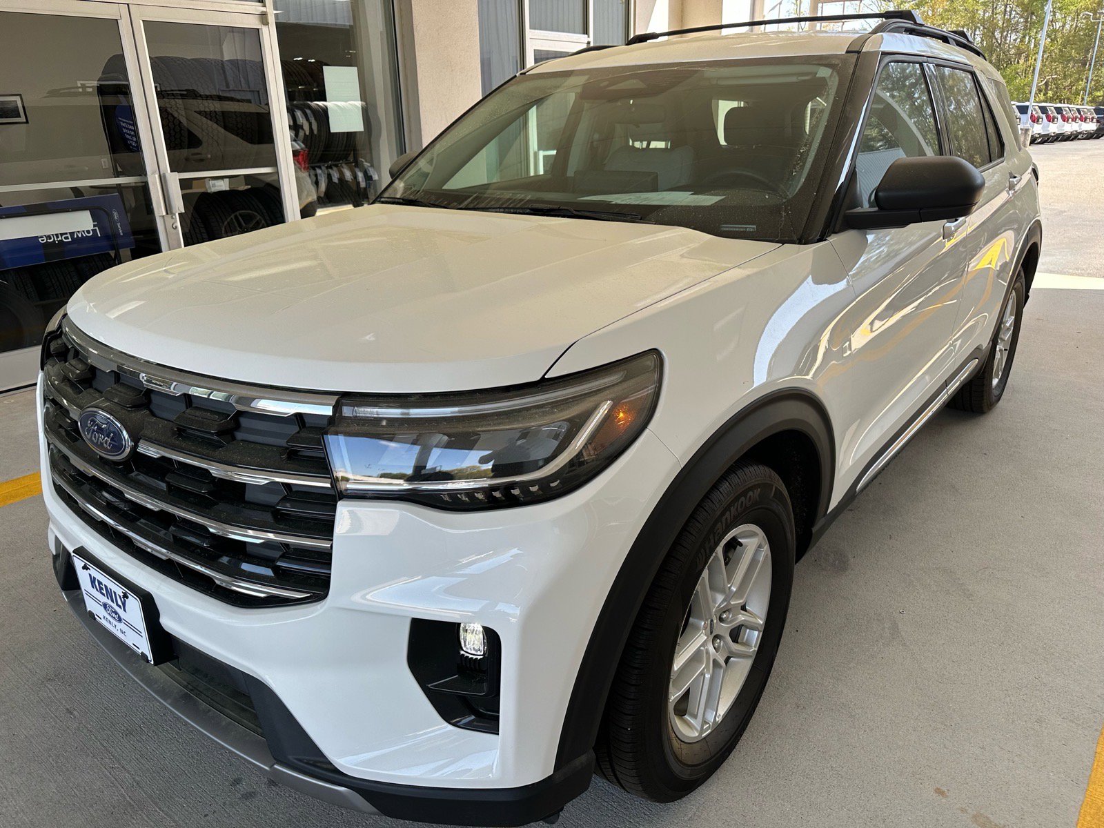Certified 2025 Ford Explorer Active w/ Active Comfort Package RWD image 3