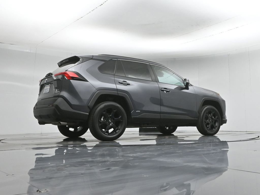 Used 2022 Toyota RAV4 XLE Premium image 15