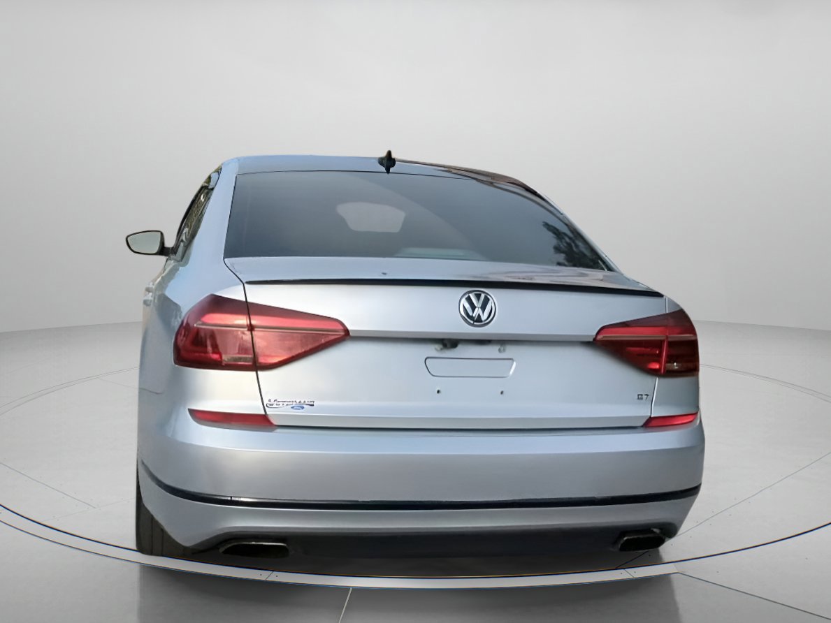 Used 2018 Volkswagen Passat GT image 15