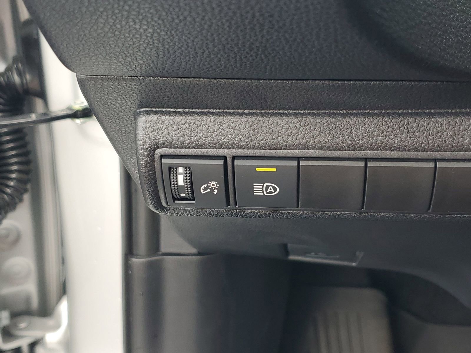 Used 2025 Toyota Corolla LE FWD image 28