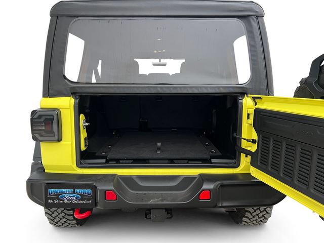 Used 2023 Jeep Wrangler Unlimited Rubicon w/ Cold Weather Group AWD/4WD image 18