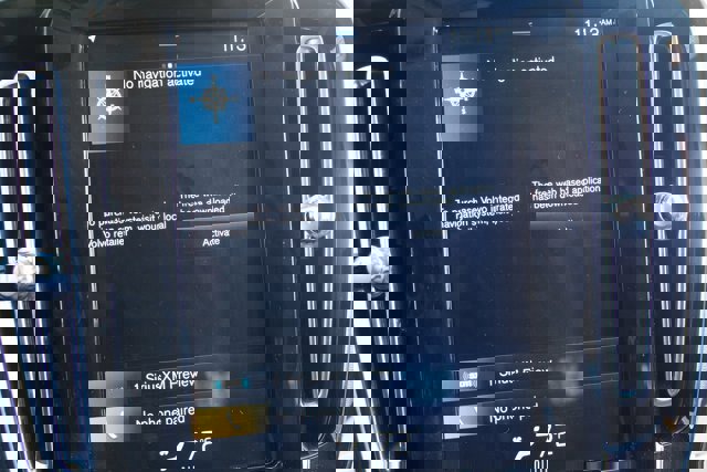 Used 2020 Volvo XC40 T4 Momentum image 27