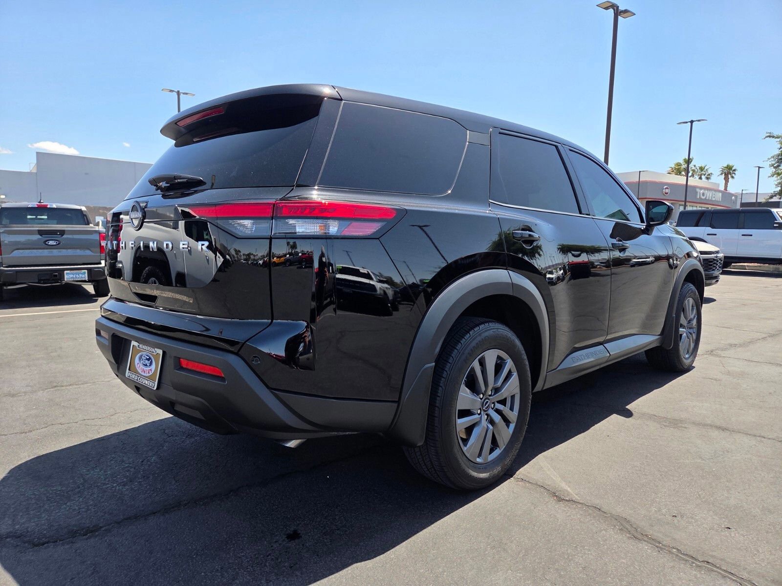 Used 2024 Nissan Pathfinder S FWD image 5