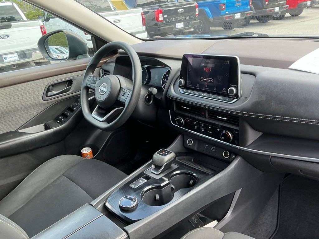 Used 2023 Nissan Rogue S AWD/4WD image 12