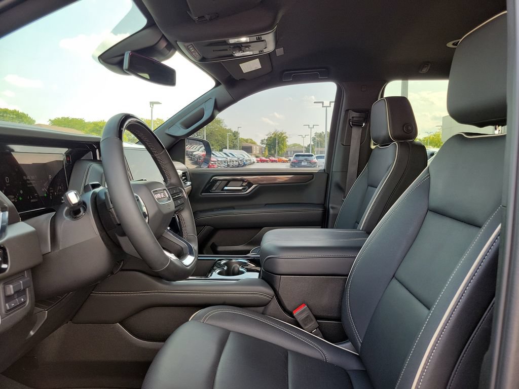 Used 2025 GMC Yukon XL Elevation w/ LPO, Yukon Black Package AWD/4WD image 18
