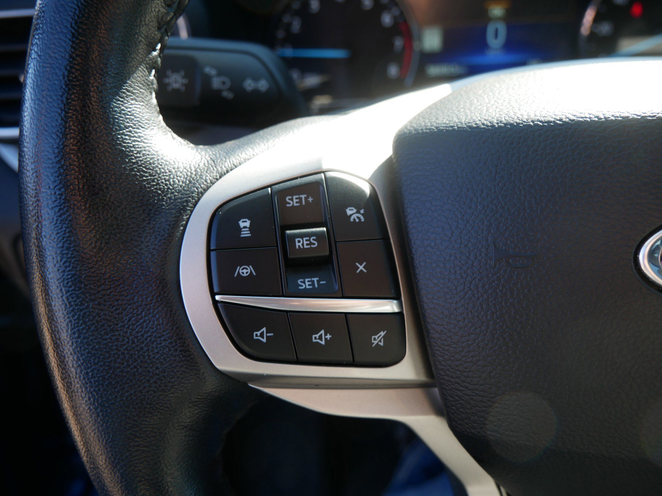 Certified 2022 Ford Explorer XLT w/ Equipment Group 202A image 28