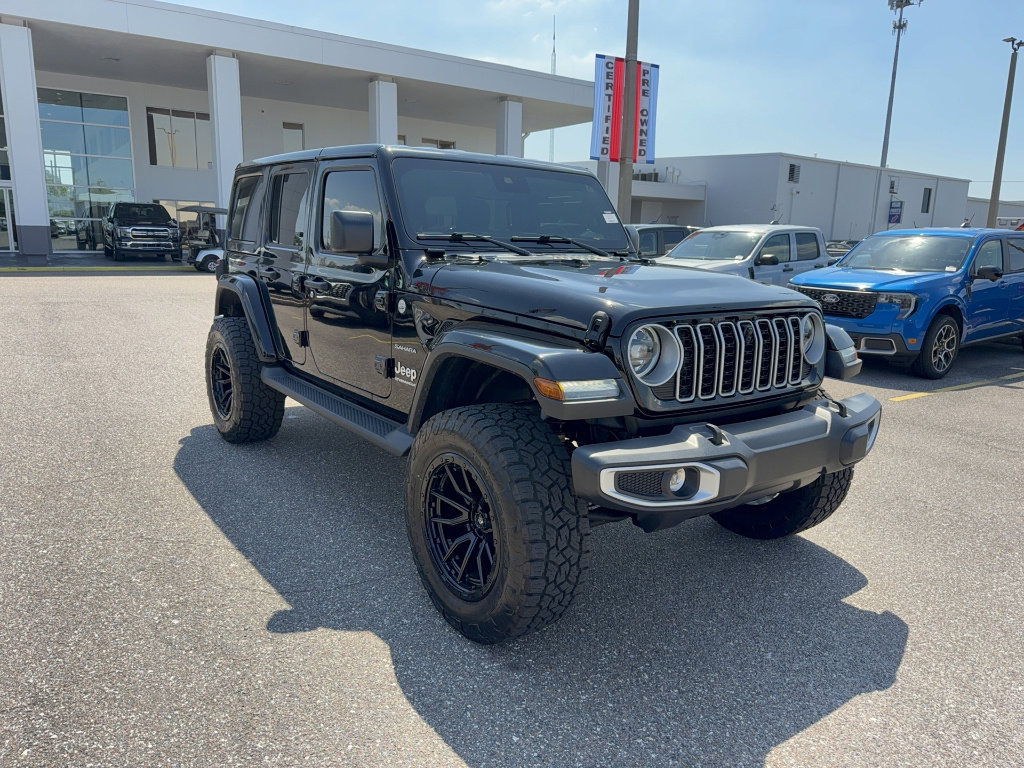 Used 2024 Jeep Wrangler Sahara w/ Technology Group image 4