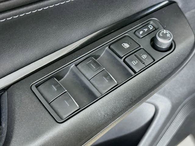 Used 2021 Toyota Venza LE AWD/4WD image 29