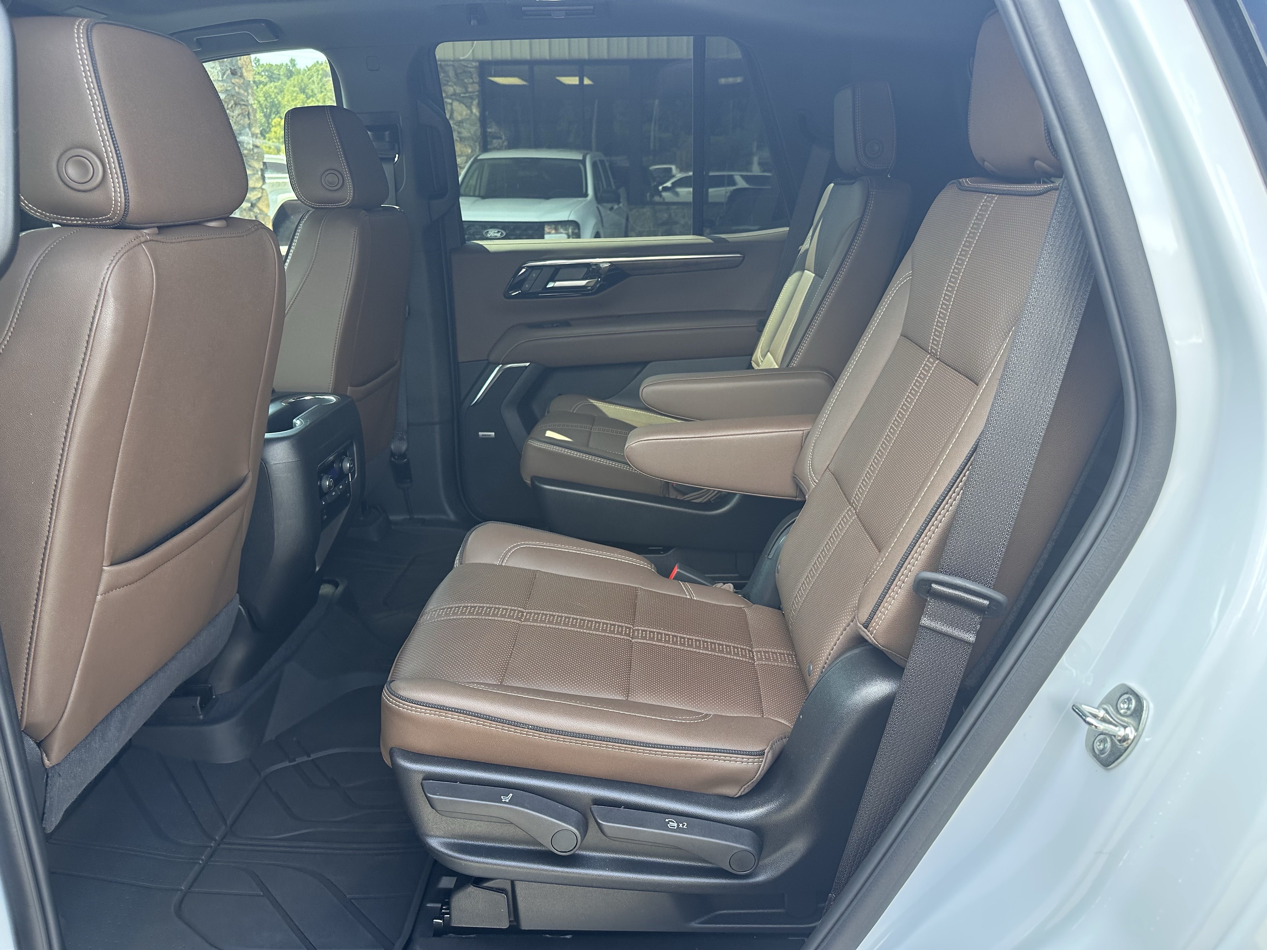 Used 2026 Chevrolet Tahoe High Country w/ Sun And Tow Package AWD/4WD image 12