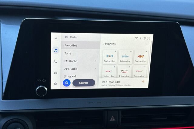 Used 2025 Toyota Prius XSE 5D Hatchback image 15