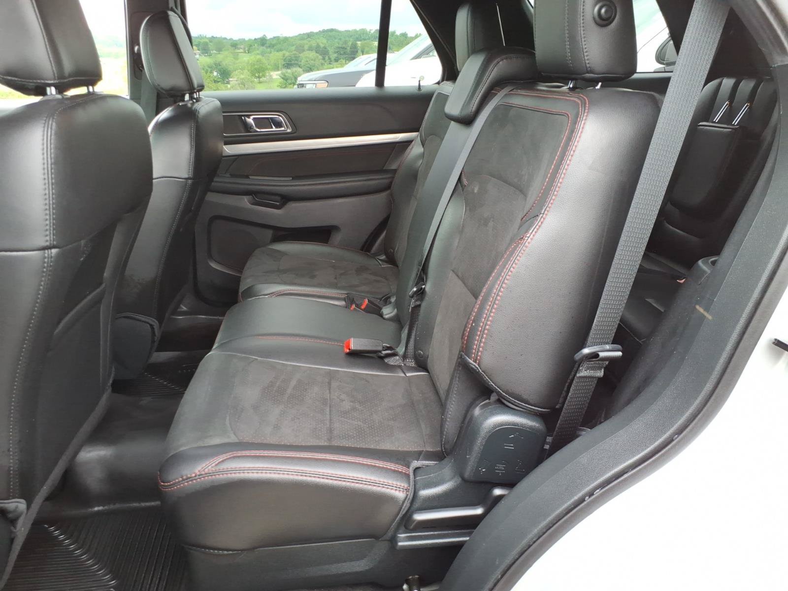Certified 2018 Ford Explorer XLT w/ Equipment Group 202A AWD/4WD image 8