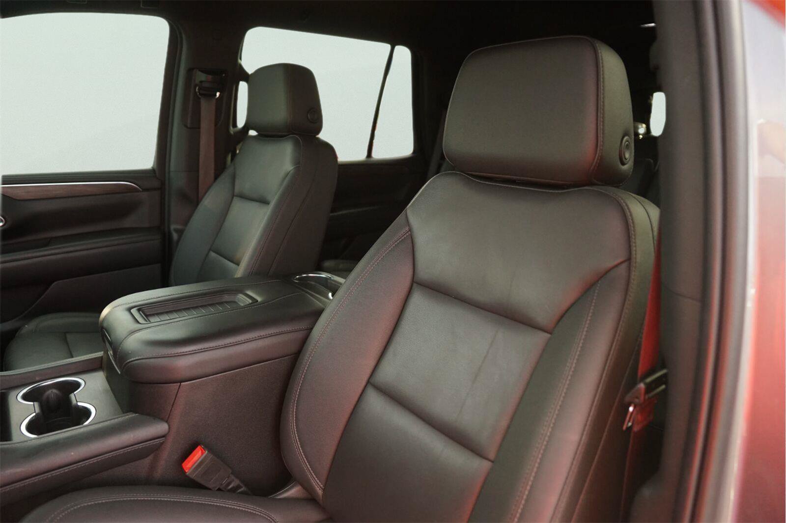 Used 2022 Chevrolet Tahoe Z71 w/ Luxury Package AWD/4WD image 10