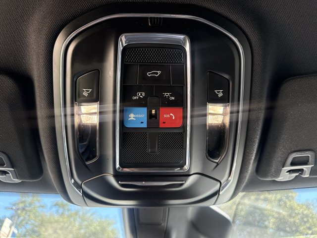 Used 2025 Jeep Grand Cherokee Altitude RWD image 27