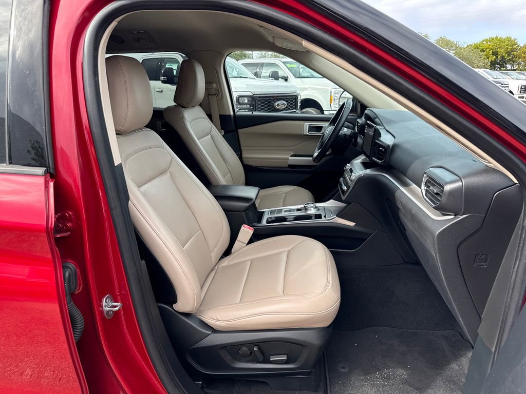 Certified 2020 Ford Explorer XLT w/ Equipment Group 202A image 25