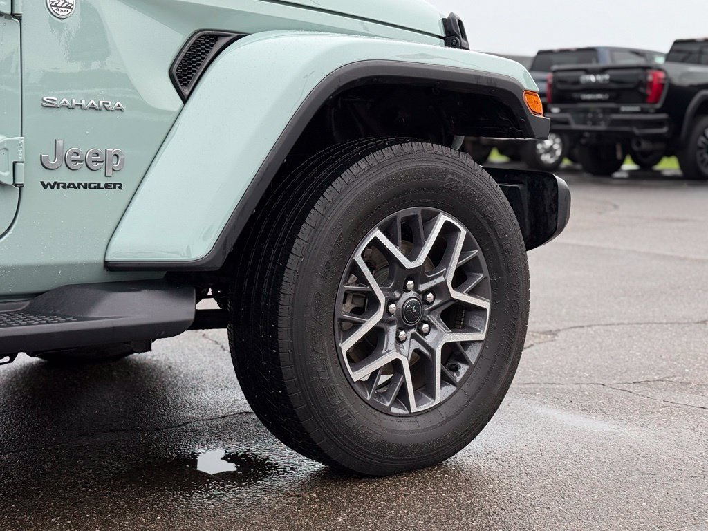 Used 2024 Jeep Wrangler Unlimited Sahara AWD/4WD image 32