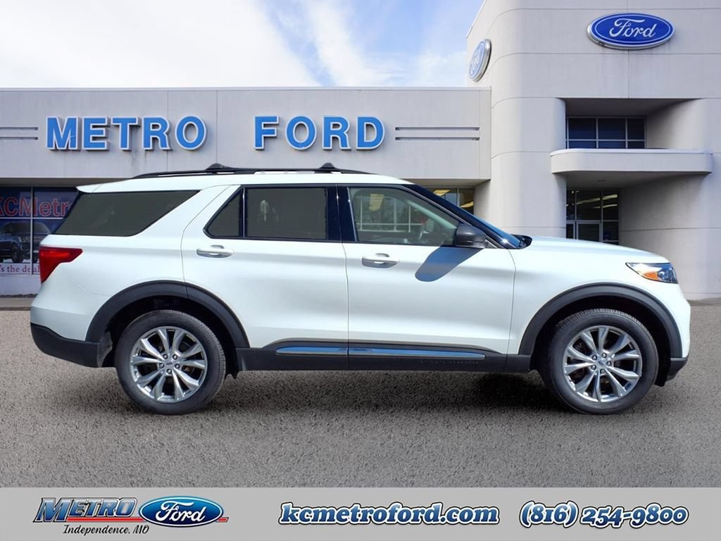 Certified 2022 Ford Explorer XLT w/ Equipment Group 202A AWD/4WD image 2