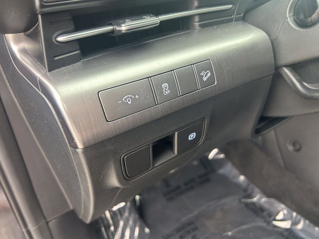 Used 2025 Hyundai Kona SEL FWD image 11