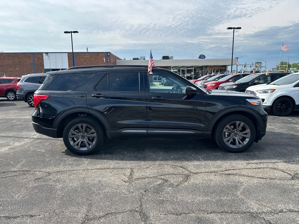 Certified 2024 Ford Explorer XLT w/ Equipment Group 202A AWD/4WD image 4