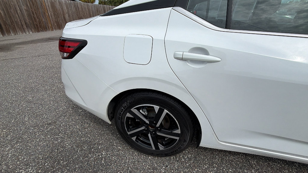 Used 2024 Nissan Sentra SV FWD image 10