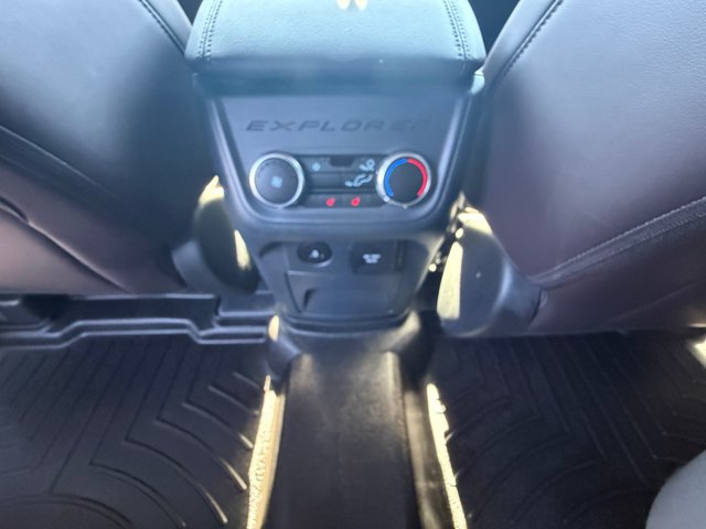 Certified 2025 Ford Explorer Platinum w/ Ultimate Package AWD/4WD image 32
