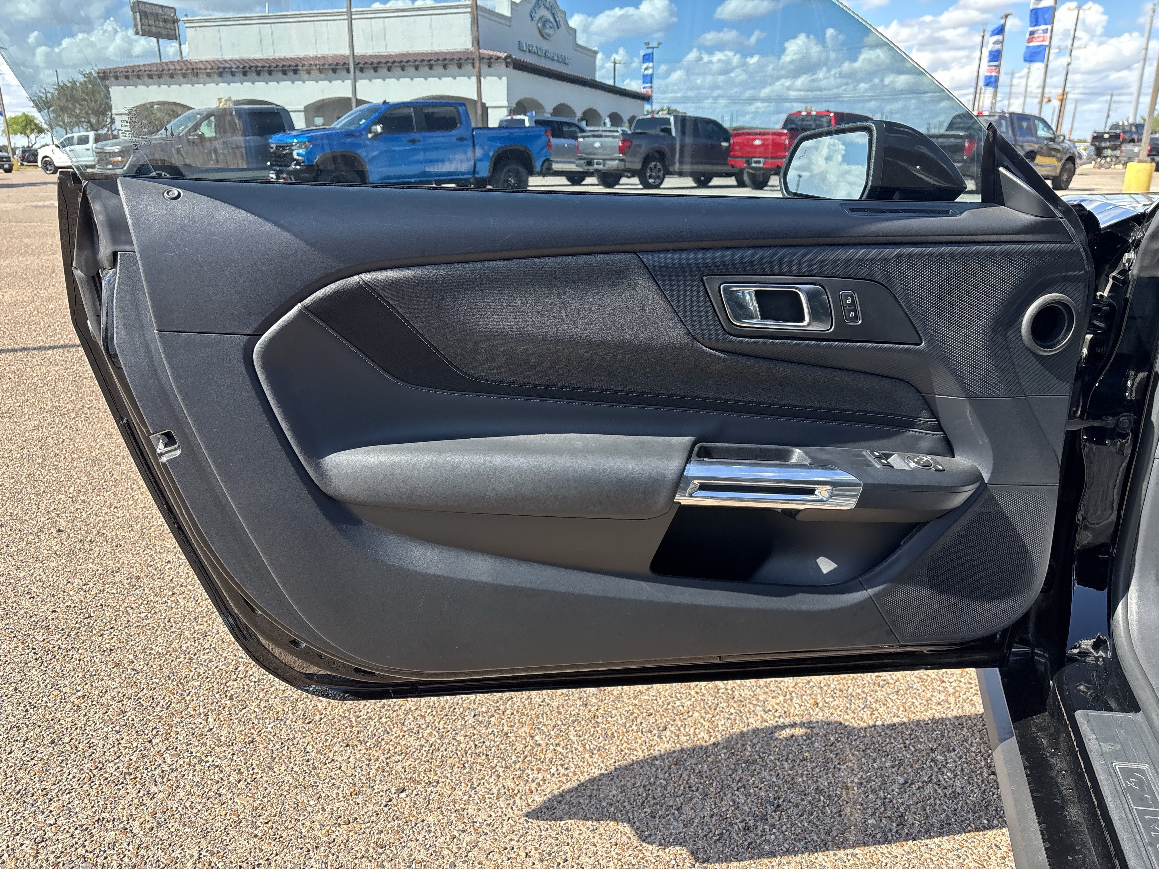 Certified 2025 Ford Mustang Coupe RWD image 9