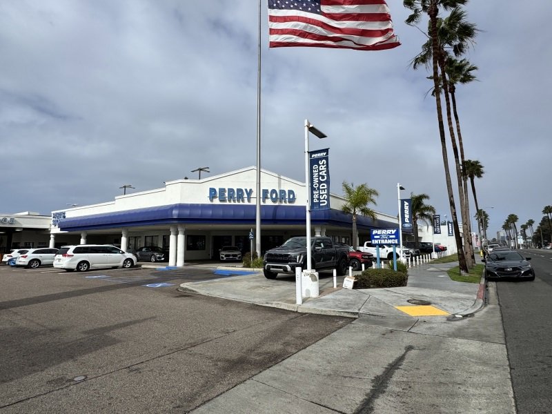 Certified 2024 Ford Edge Titanium w/ Titanium Elite Package image 26