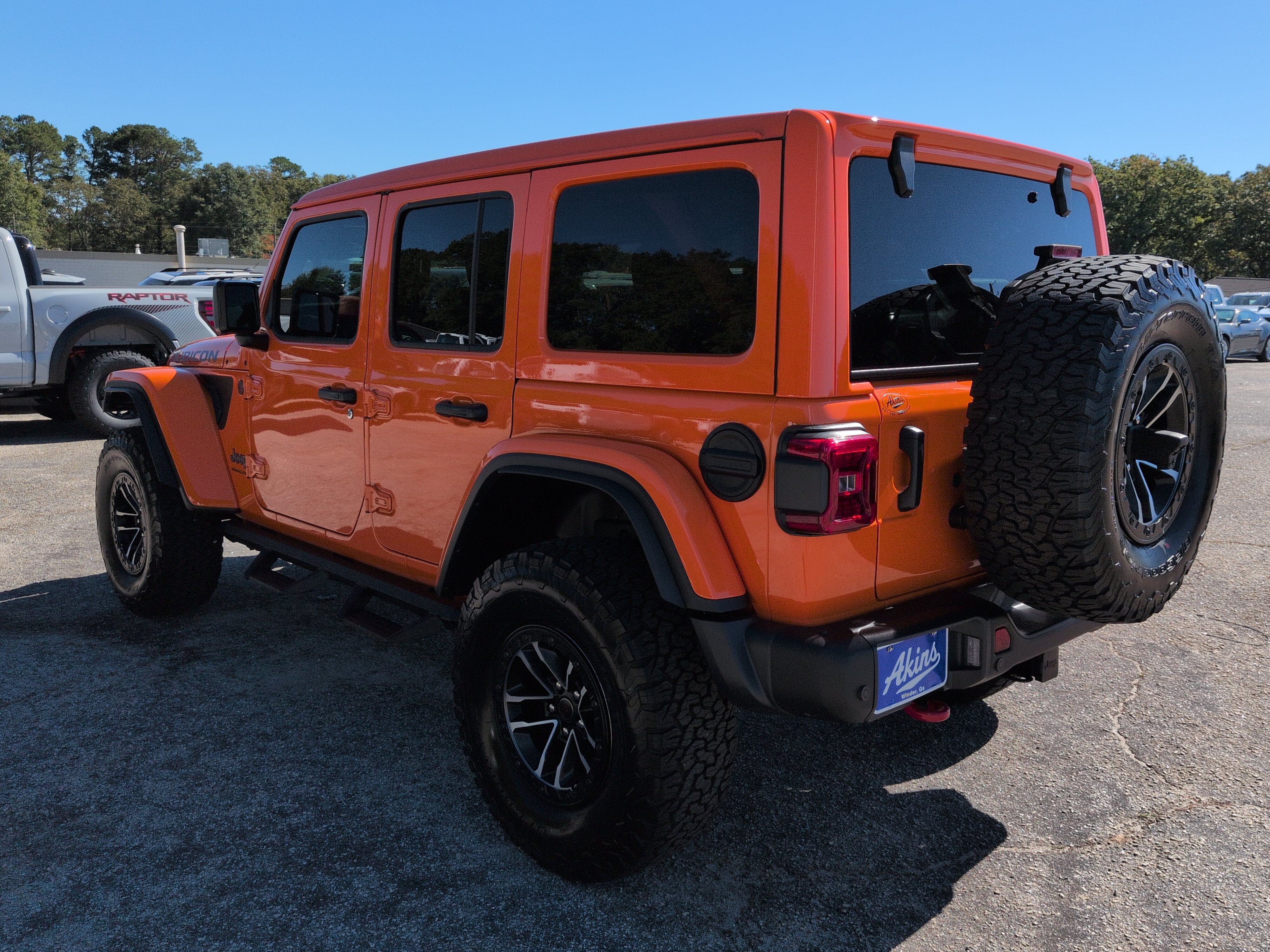Used 2025 Jeep Wrangler Unlimited Rubicon AWD/4WD image 5