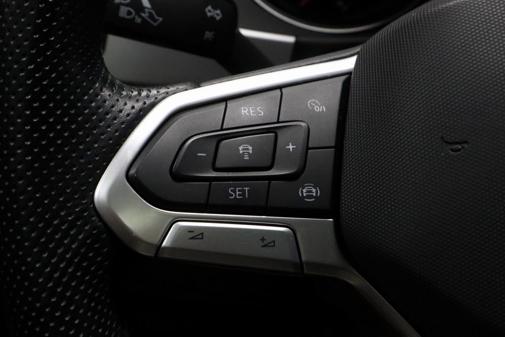 Used 2021 Volkswagen Atlas Cross Sport SE w/ Panoramic Sunroof Package image 27